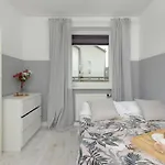 Spacious Family With 3 Bedrooms In By Renters Appartement Gdańsk