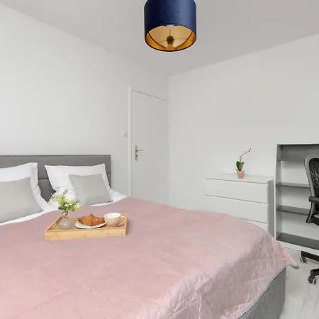 Spacious Family With 3 Bedrooms In By Renters * グダニスク