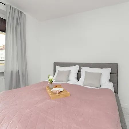Spacious Family With 3 Bedrooms In By Renters דירה גדנסק