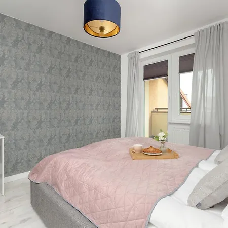 Spacious Family With 3 Bedrooms In By Renters Апартаменты