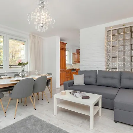 Spacious Family With 3 Bedrooms In By Renters グダニスク