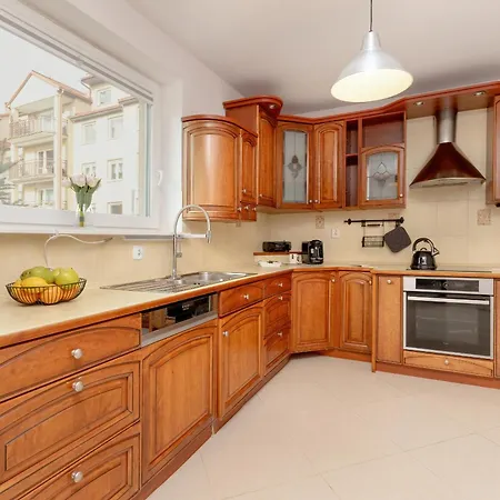 Spacious Family With 3 Bedrooms In By Renters