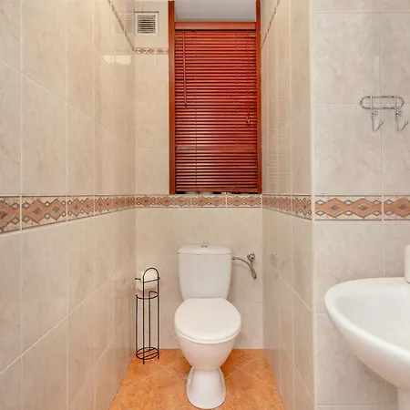 Spacious Family With 3 Bedrooms In By Renters *