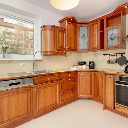 Spacious Family With 3 Bedrooms In By Renters