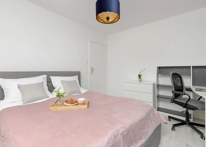 Spacious Family With 3 Bedrooms In By Renters * Gdańsk