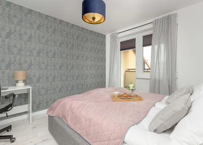 Spacious Family With 3 Bedrooms In By Renters شقة