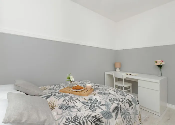 Spacious Family With 3 Bedrooms In By Renters