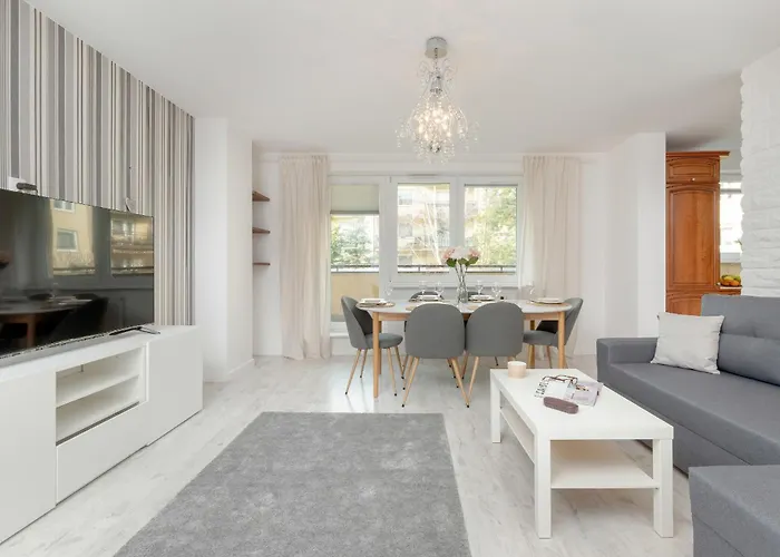 Spacious Family With 3 Bedrooms In By Renters