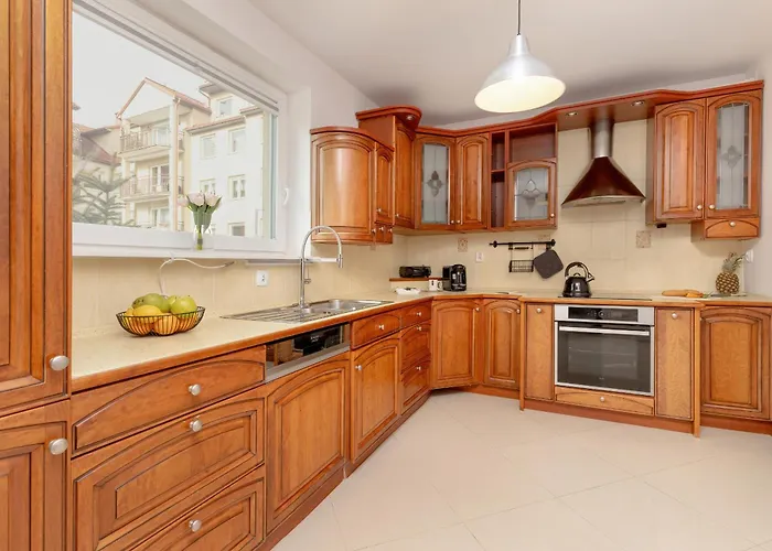 Spacious Family With 3 Bedrooms In By Renters