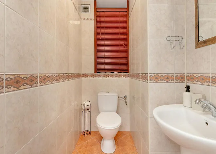 Spacious Family With 3 Bedrooms In By Renters *