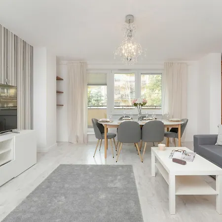 Spacious Family With 3 Bedrooms In By Renters